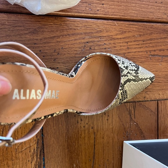 Gorgeous! Snake skin heels !!!! New in box never worn!!!! - Picture 7 of 11